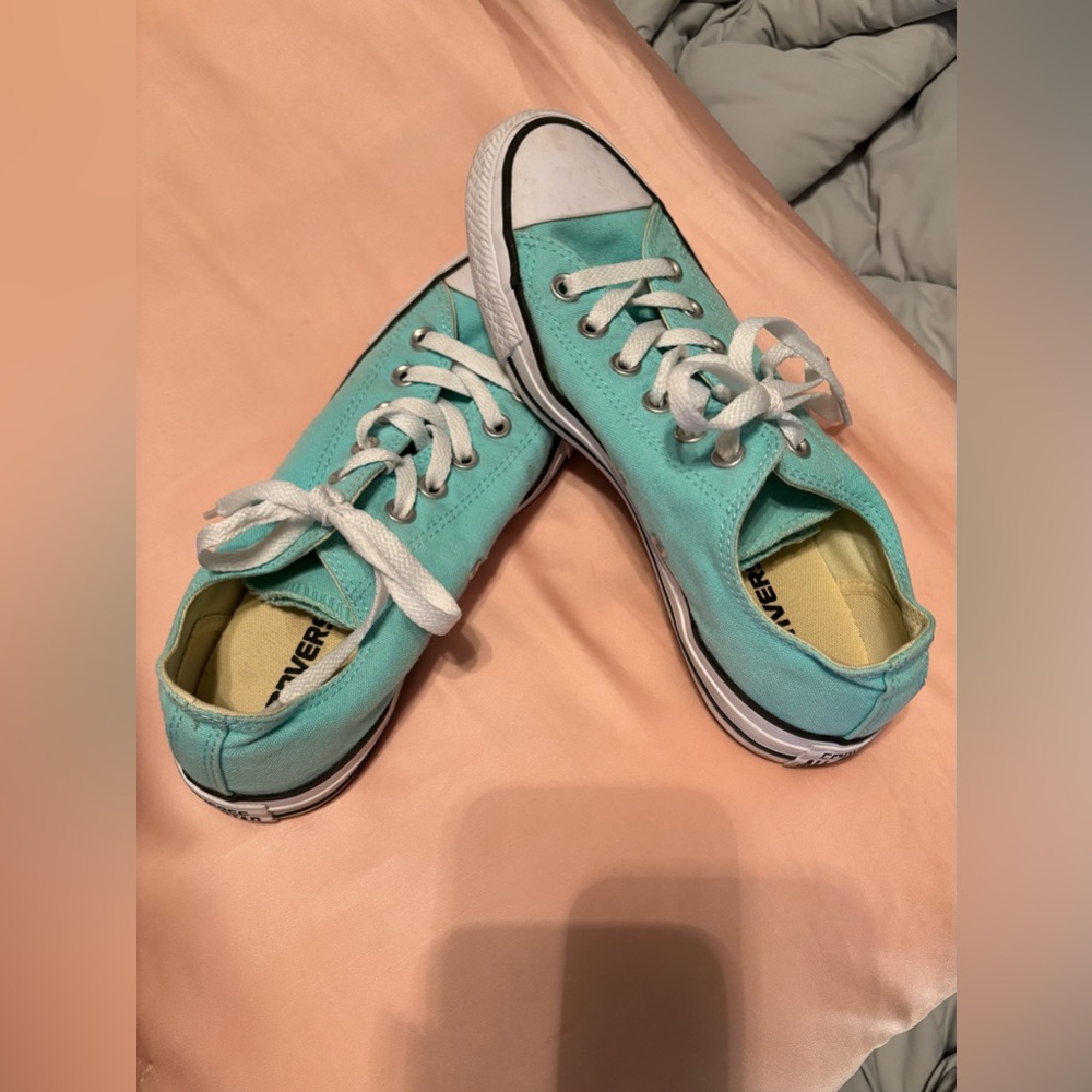 Excellent condition Converse Aqua/Turquoise Low-Top Sneakers. Sz 8.